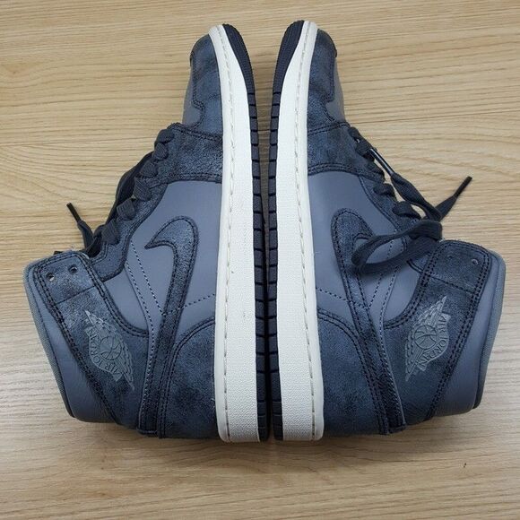 Nike Womens Sz 7 Air Jordan 1 Mid SE Gray Distressed Smoke Sneakers FJ3448-001 - Picture 4 of 8
